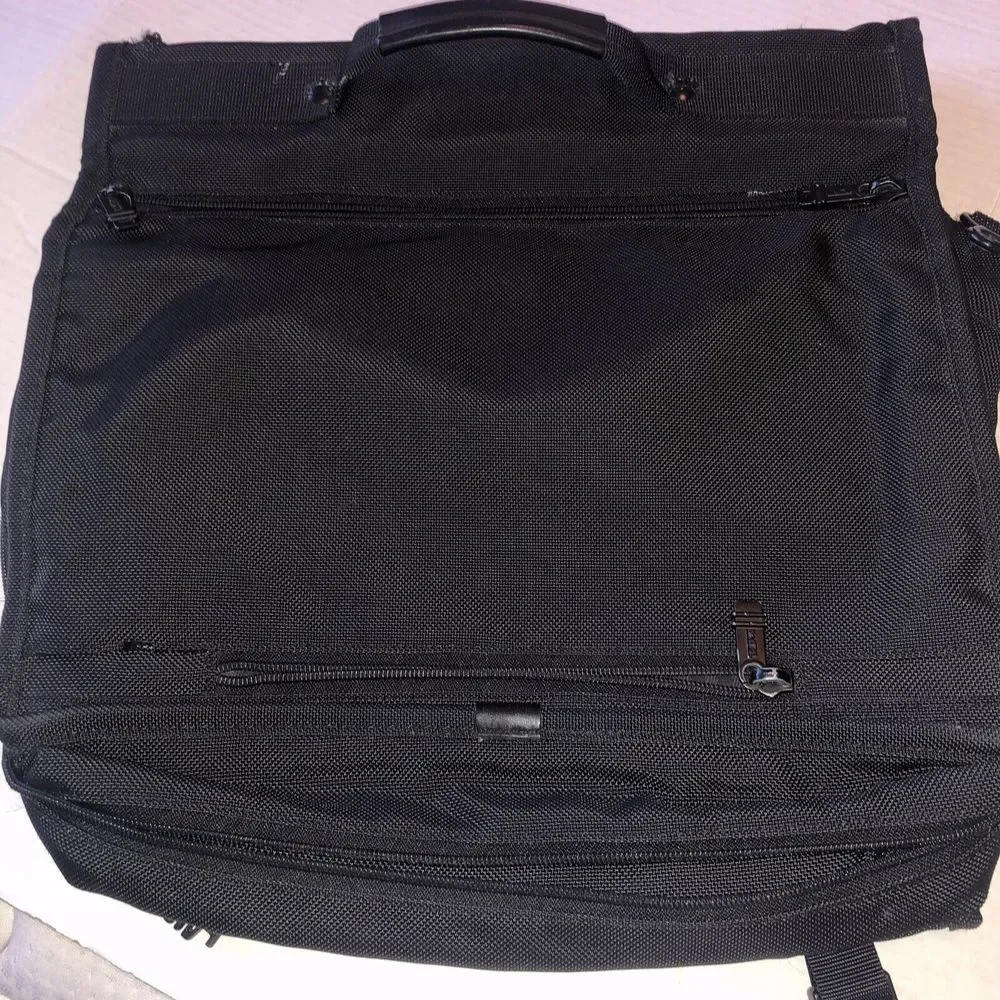 TUMI 209D3 Alpha Black Ballistic Nylon Messenger Bag Briefcase Expandable
